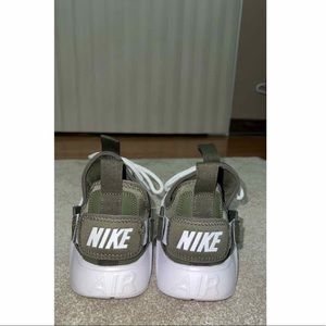 Size 9 Nike Huaraches. Worn twice, perfect condition. Paid $120+ asking $60